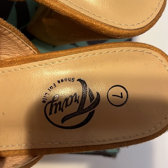 Toe cut-out heeled shoes size 7 - Picture 3 of 3